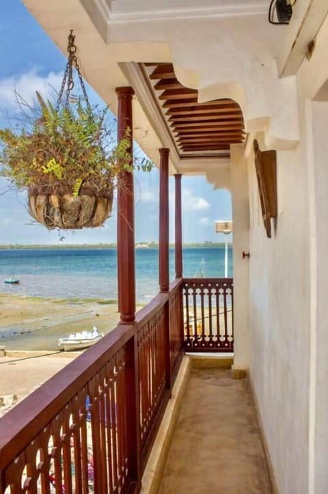 Standard Twin Room, Balcony, City View | Property grounds