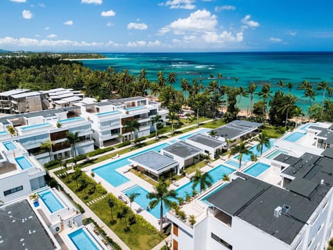 Sol de Arena is a brand-new luxury beachfront condo residence located just steps from the sea and only 5 minutes from the exciting, bustling Las Terrenas town center, full of cafes, shops and restaurants