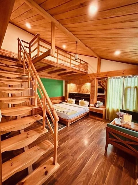 Family Room, Balcony, Mountain View | Down comforters, memory foam beds, free WiFi, bed sheets