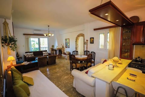 Bright open-plan living area where the kitchen, dining, and lounge blend into a warm and welcoming space.