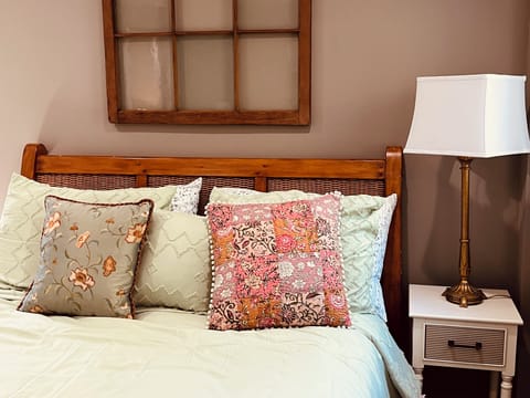  Queen bed