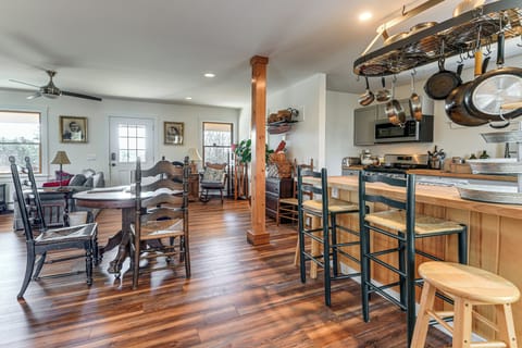 House (2 Bedrooms) | Interior