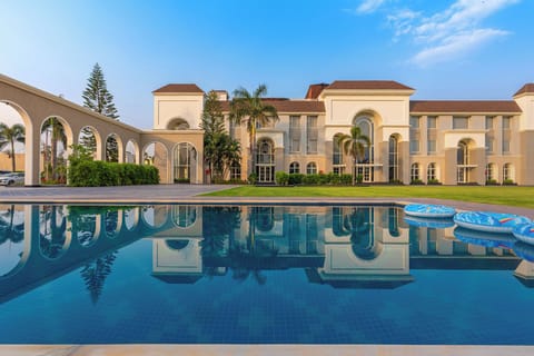 12 outdoor pools