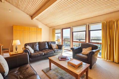 Beech Lodge, Grantham - Host & Stay