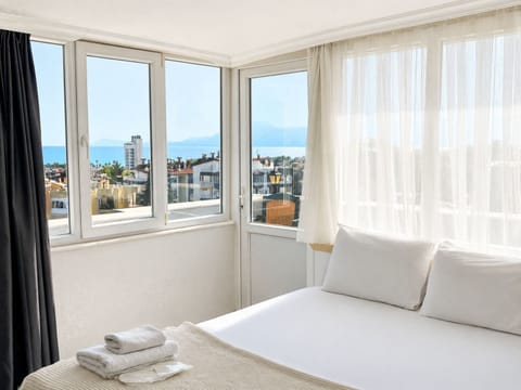 Deluxe Room, Balcony, Sea View | Minibar, free WiFi, bed sheets