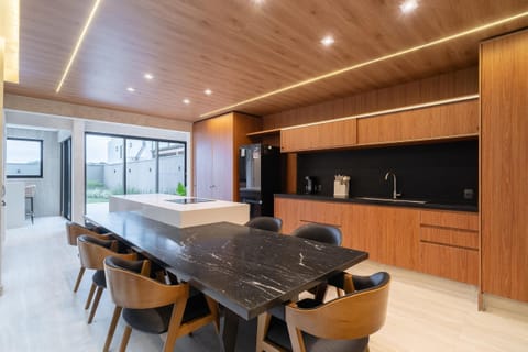 Kitchen or kitchenette,Dining area