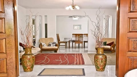 Dining / ThoughLounge