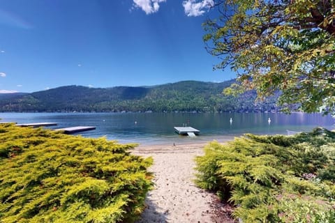 House, Balcony, Lake View | Beach