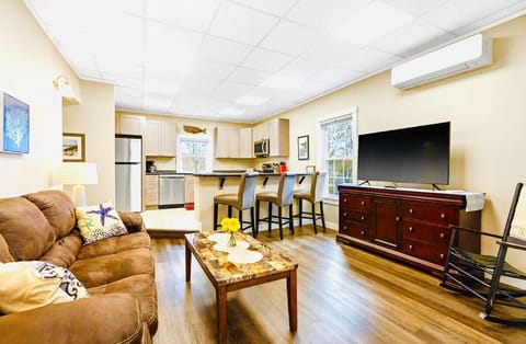 Comfy Cozy Livingroom!! 