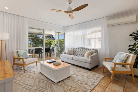Light-filled apartment perched on Noosa Hill with peaceful leafy outlooks and river glimpses