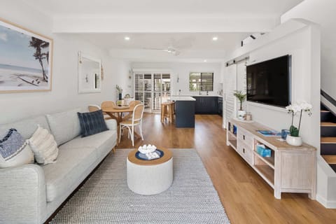 Welcome to your modern Noosaville holiday townhouse