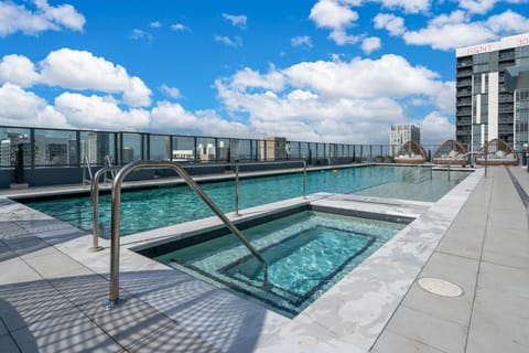 Modern Studio Apartment with Pool, Gym (9446)