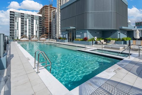 Modern High Rise Stay- 23 Floor Views (9469)