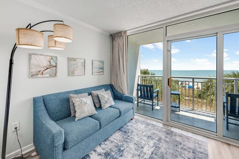 Bedroom w/ Stunning Views 🌅
