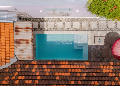 Outdoor pool, pool umbrellas, sun loungers