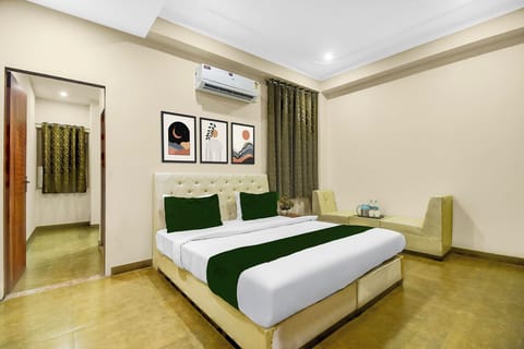 Egyptian cotton sheets, premium bedding, in-room safe, free WiFi