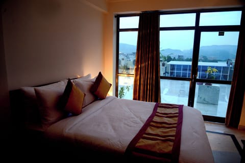 Premium Double Room, Lake View | Free WiFi