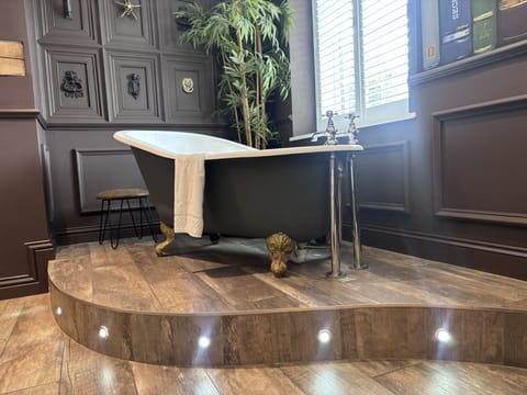 Double Room (The W Room) | Deep soaking bathtub