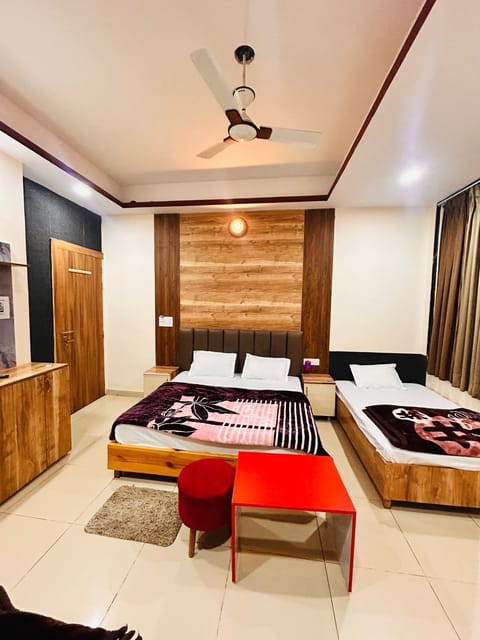 Double or Twin Room | Iron/ironing board, WiFi (free)