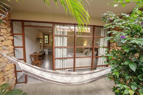 Standard Suite | Premium bedding, iron/ironing board, free WiFi, bed sheets