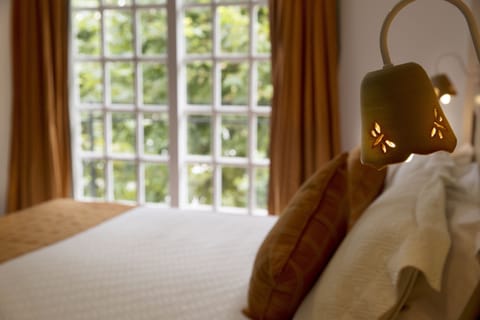 Suite Chambord com Sacada | Minibar, individually decorated, blackout drapes, soundproofing