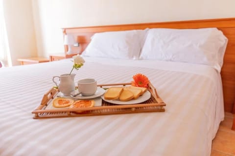 In-room safe, soundproofing, iron/ironing board, free WiFi