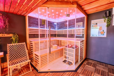 House | 8 bedrooms, high-speed internet