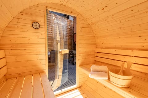 House | 12 bedrooms, Internet