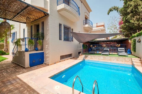 Piscine idéale pour se rafraîchir sous le soleil de Marrakech.