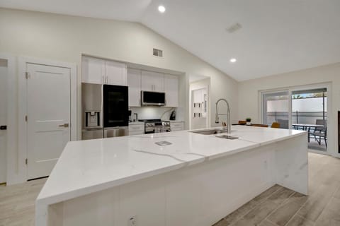 House, Accessible | 5 bedrooms, high-speed internet