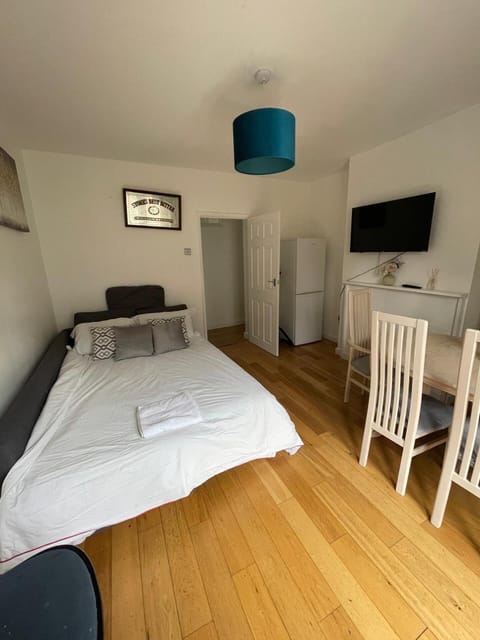 2 bedrooms, iron/ironing board, WiFi (free), bed sheets