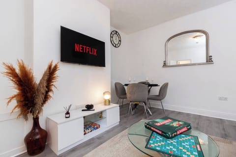 Apartment, 2 Bedrooms | Living room