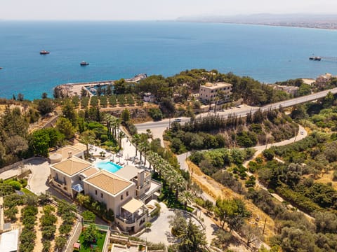Experience authentic cretan living in a tranquil setting with endless views