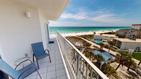 Condo, 2 Bedrooms | Property grounds