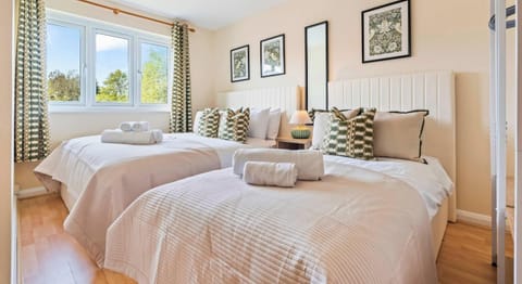 BEDROOM 3 (FIRST FLOOR) WITH ONE KING BED AND ONE SINGLE BED