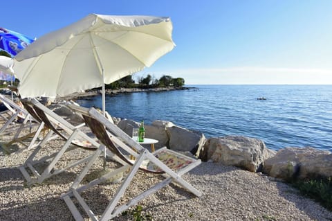 Apartment, 1 Bedroom, Smoking, Patio | Beach