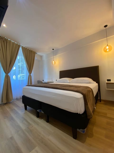 Premium bedding, WiFi (free), bed sheets