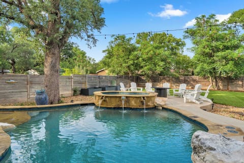 Welcome to Holiday House at Lake LBJ!