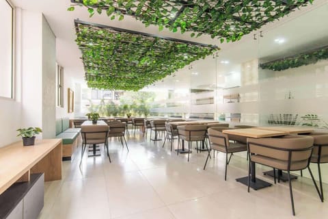 Apartment, 2 Queen Beds, Patio, City View (Balcones 301) | Dining