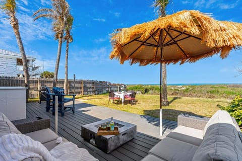 Direct oceanfront outdoor patio