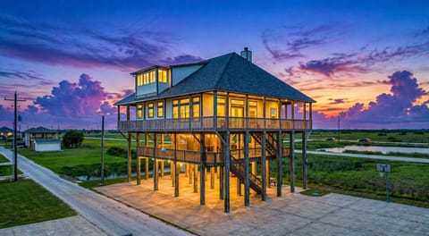 Elevated beach house with wraparound deck – perfect Bolivar Peninsula beach rental for large groups