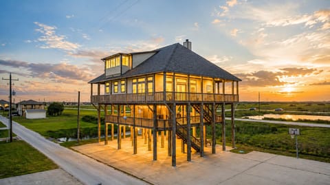 Elevated beach house with wraparound deck – perfect Bolivar Peninsula beach rental for large groups