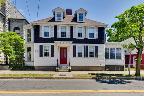Warren Vacation Rental | 2 Apts | 5BR | 2BA | 3,365 Sq Ft
