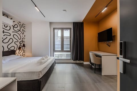 Bedroom with a double bed