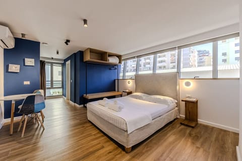 Bedroom with a double bed