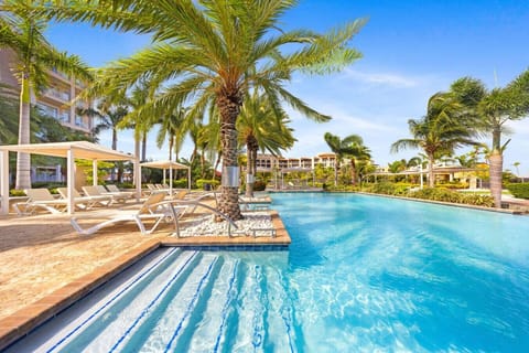 Guests have access to all Le Vent amenities including the resort style swimming pool and the fitness centre and gym