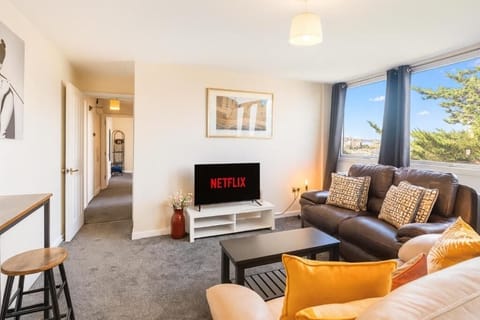Apartment | Living area | Flat-screen TV