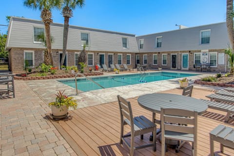 Apartment (2 Bedrooms) | Front of property