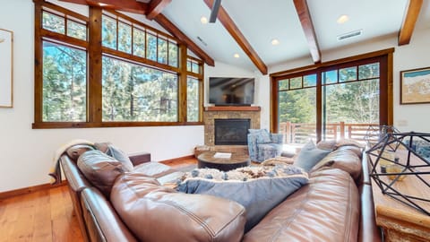 House, 4 Bedrooms | Living area | Smart TV