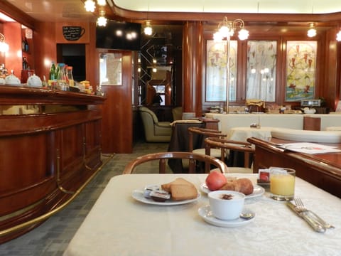 Free daily cooked-to-order breakfast